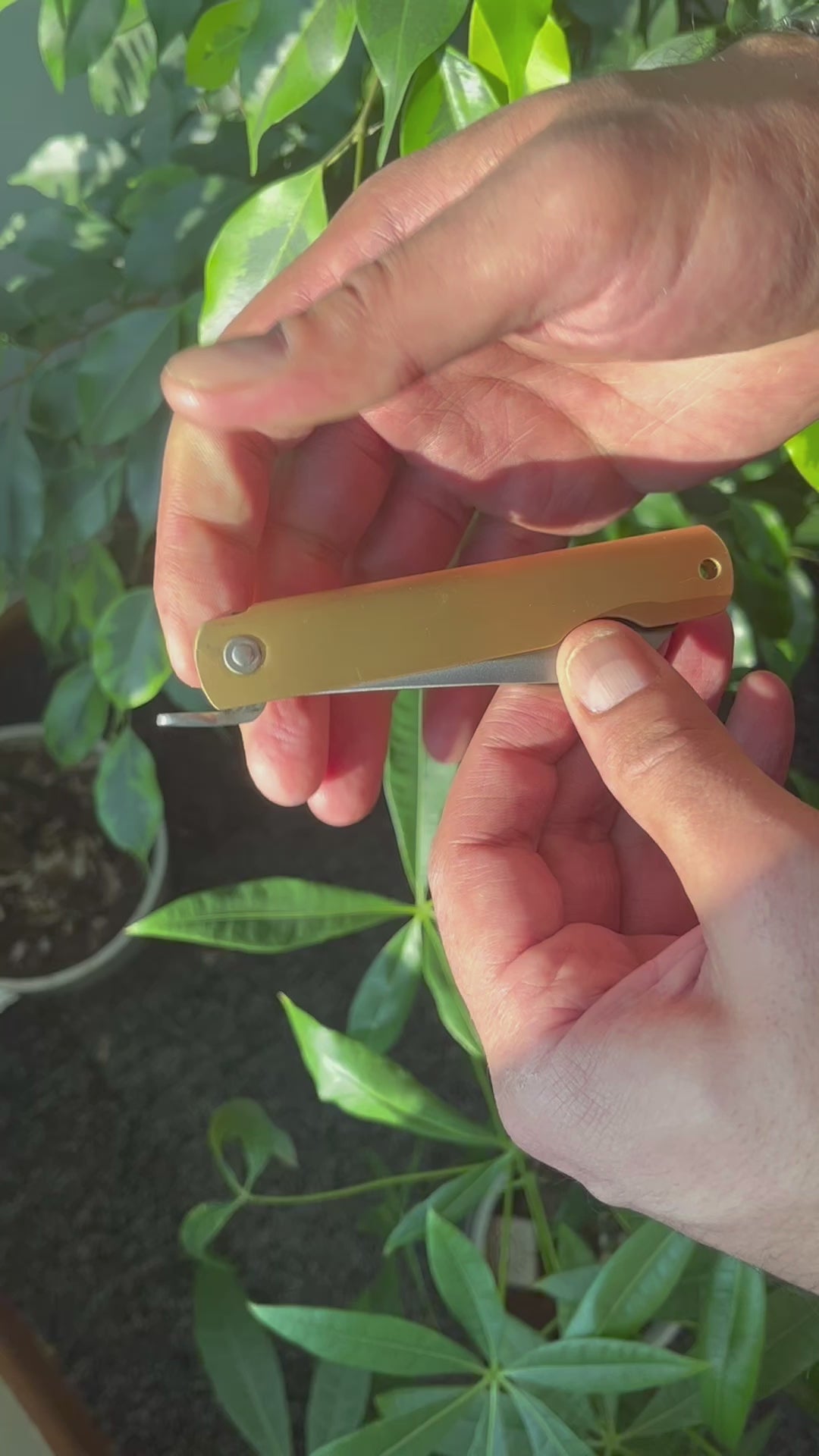 Kam Knife – HIGO - Traditional Carbon Steel - Brass Handle - Pocket Knife